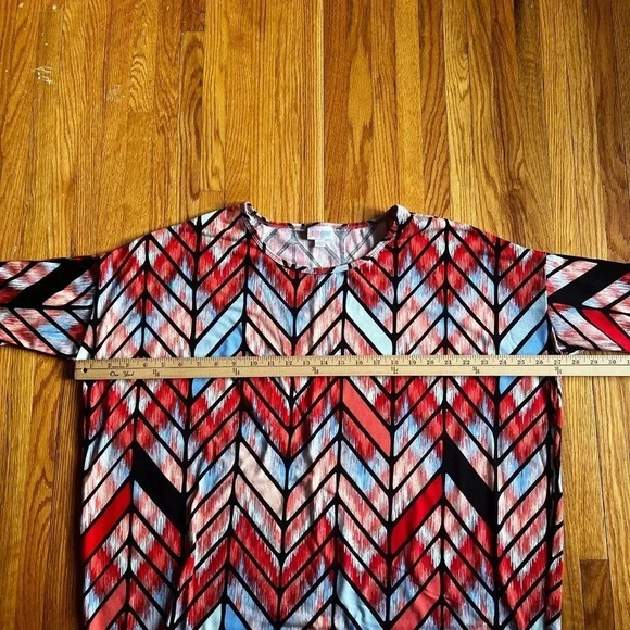 Chevron Patterned Women's Top - Picture 3 of 3